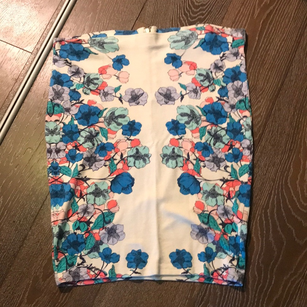 White floral bodycon skirt